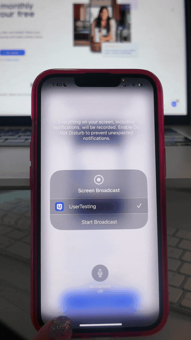 Screen recording setup on a mobile device showing how to enable microphone access before starting a recording.